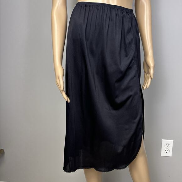 Vintage Vassarette Half Slip Skirt Size Medium Black One Slit 100% Nylon 11122 - Picture 3 of 5